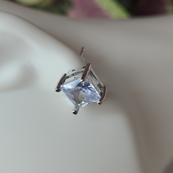 NEW PRINCESS CUT WHITE AMYTHYST SILVER PIERCED EARRING STUDS - Picture 4 of 9